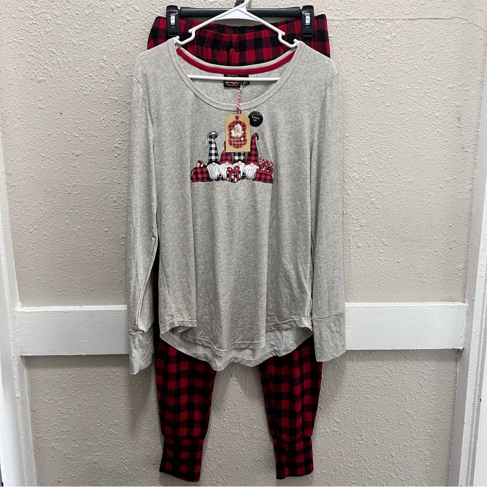 Santa's Treasures New Christmas Gnome Pajamas M/L